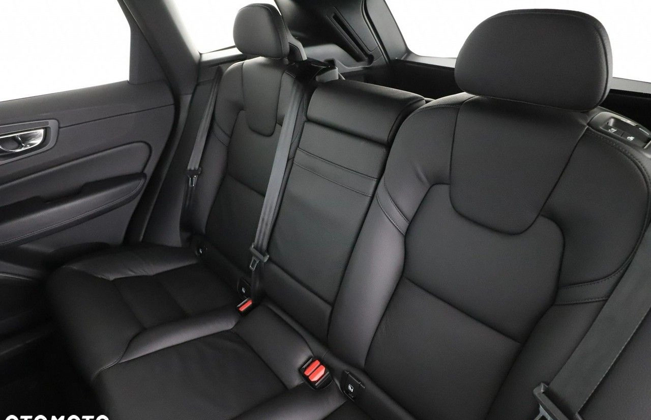 Volvo XC 60 cena 117900 przebieg: 135521, rok produkcji 2017 z Chocz małe 352